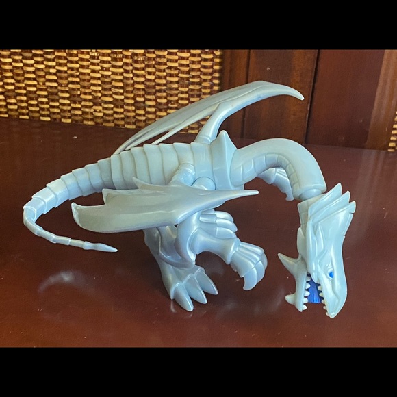 Vintage 1996 Blue Eyes White Dragon Yu-Gi-Oh Figure Toy Kazuki Takahashi - Picture 5 of 8